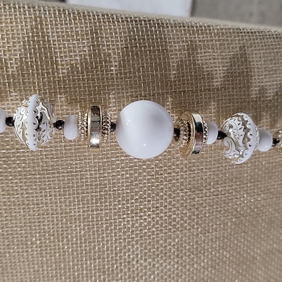 Lucite White & Gold Ornate Beaded Chunky Statement Necklace - Picture 3 of 8